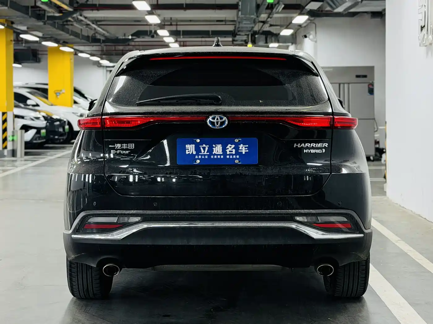 Toyota Lingfang HARRIER 2022 Hybrid 2.5L CVT 4WD Premium Edition фото 3
