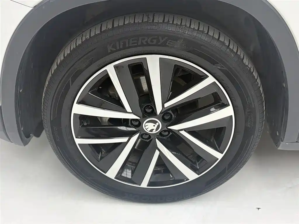 Škoda Kamiq 2021 1.5L Manual Comfort фото 10