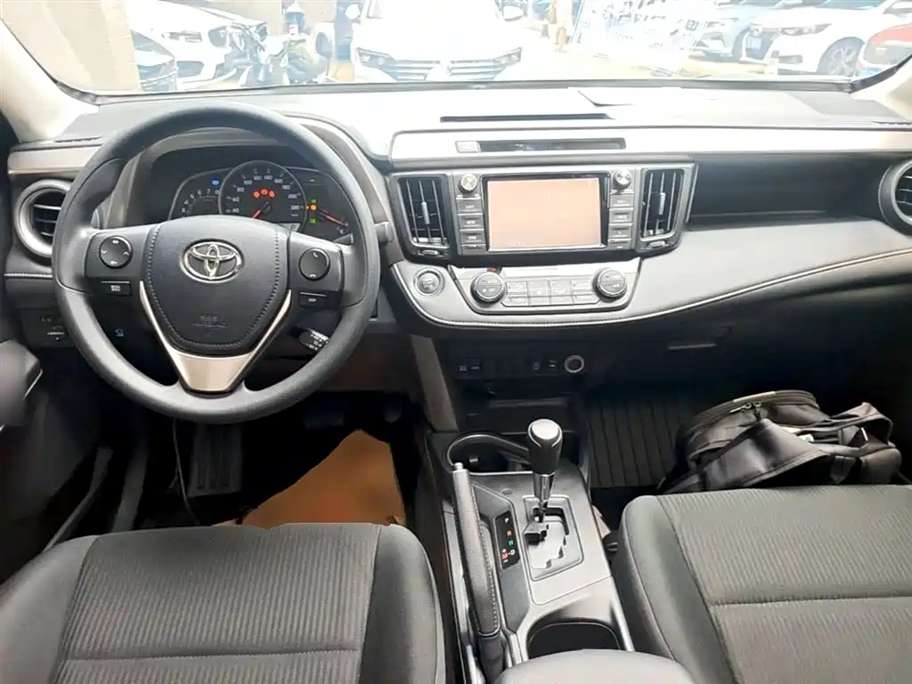 Toyota RAV4 Rongfang 2016 2.0L CVT 2WD Trend (China V) фото 10