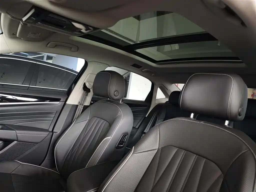 Volkswagen Passat 2023 Facelift 330TSI Luxury Edition фото 13
