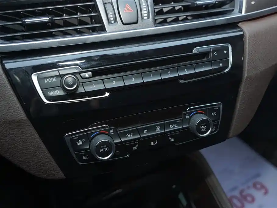 BMW X1 2016 sDrive18Li Luxury Model фото 8