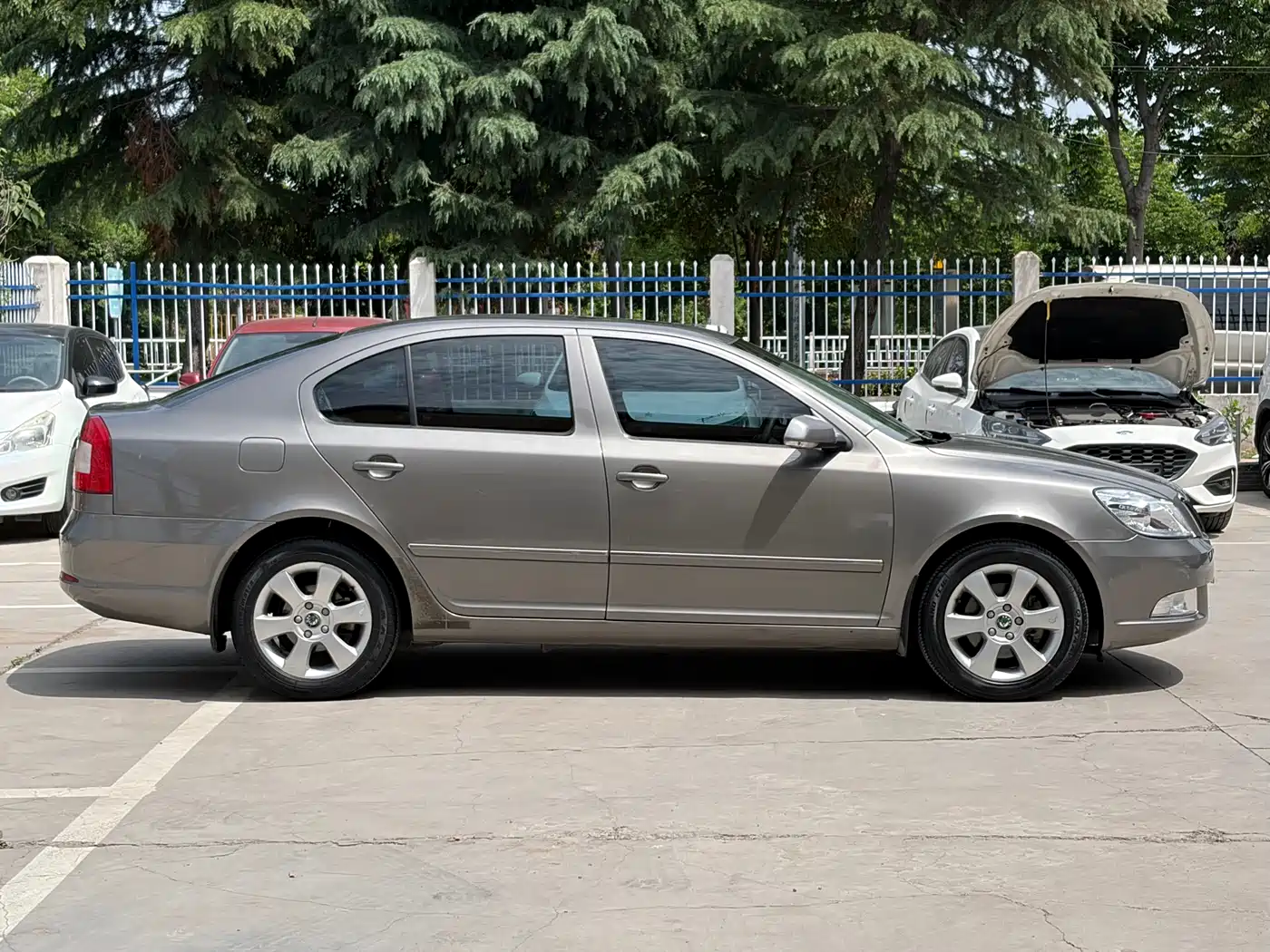 Škoda Octavia 2012 1.4TSI DSG Yijun Edition фото 15