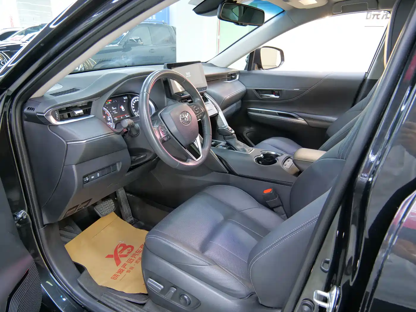 Toyota Lingfang HARRIER 2023 2.0L CVT 2WD Luxury Edition фото 8
