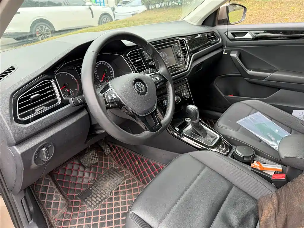 Volkswagen T-ROC 2018 280TSI DSG 2WD Comfort (China V) фото 7