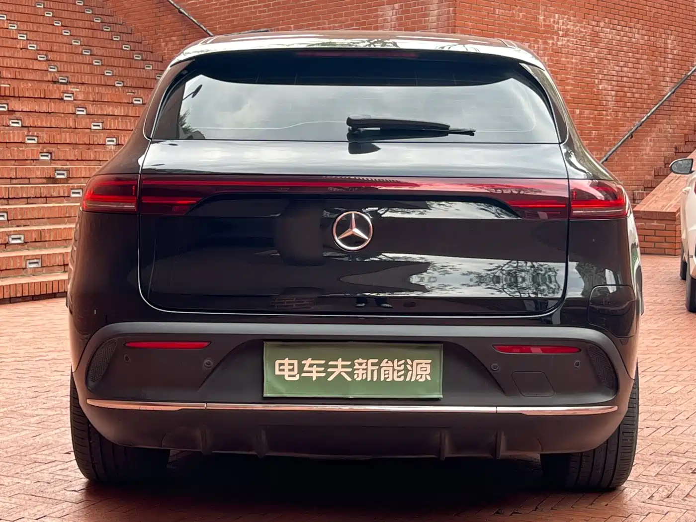 MERCEDES-BENZ EQC