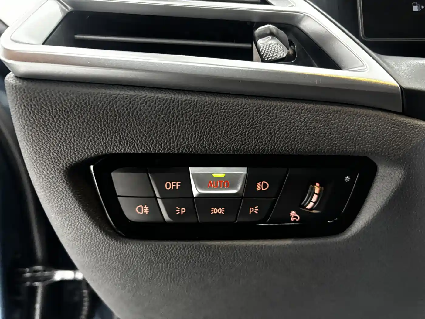 BMW 3 Series 2025 330Li Premium M Sport Night Edition фото 15