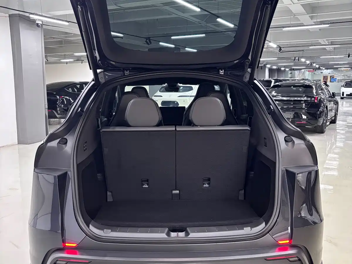 Tesla Model Y L 2026 2025 Facelift Long Range AWD