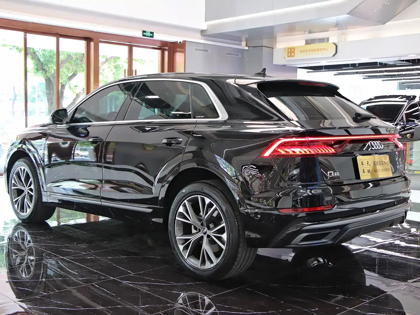 Audi Q8 2022 55 TFSI Luxury Dynamic фото 6