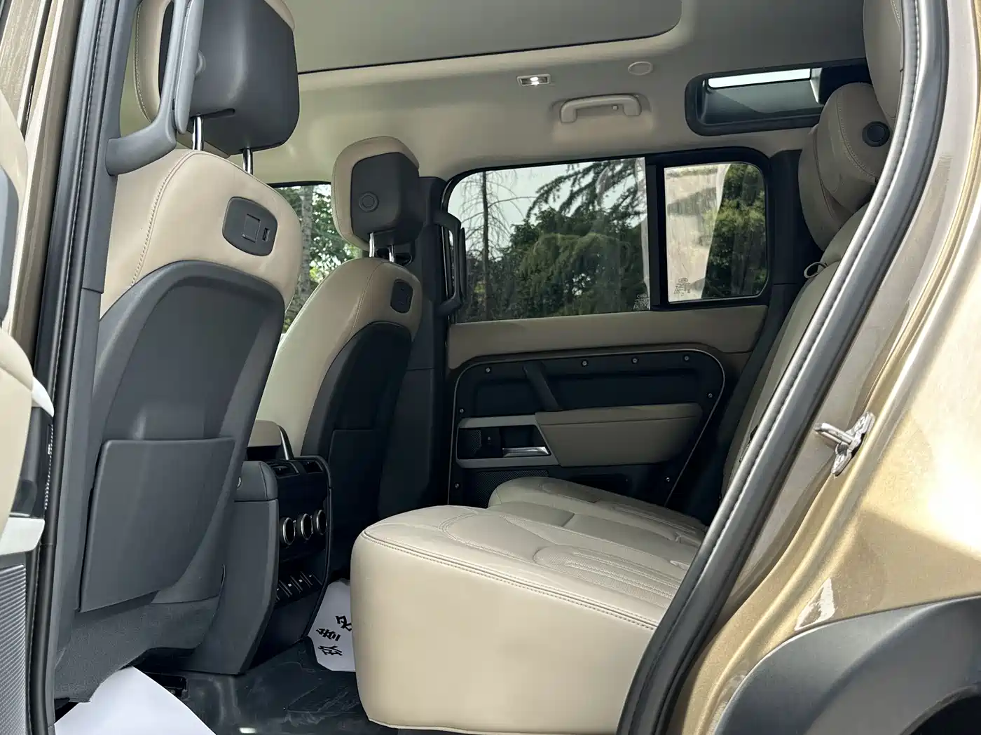 Land Rover Defender 2020 Model 110 P400 HSE фото 12
