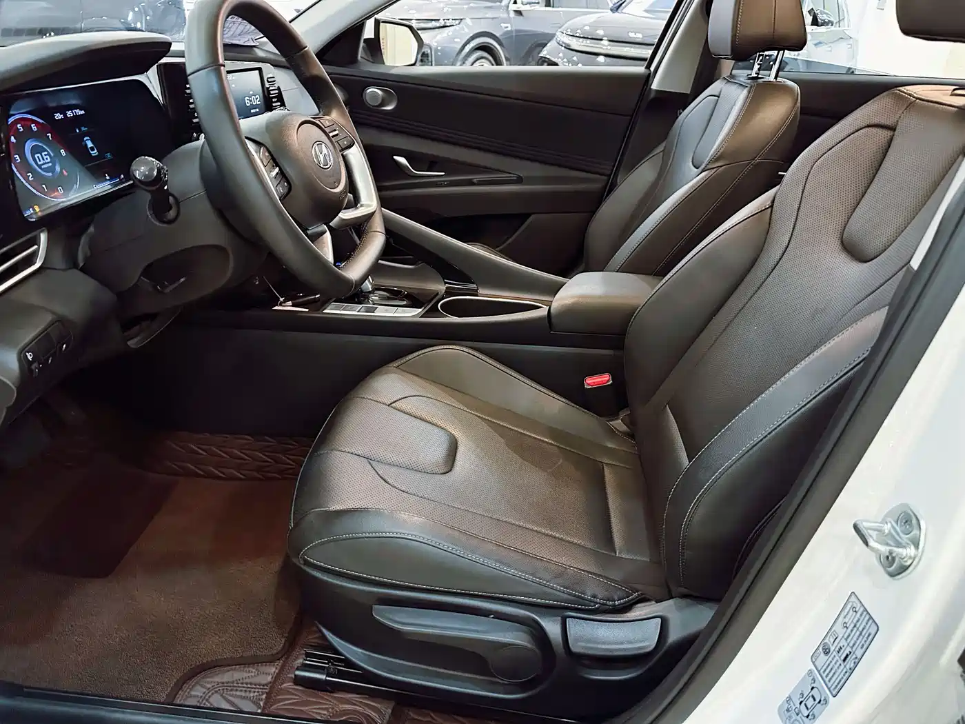 Hyundai Elantra 2022 1.5L CVT GLX Elite Edition фото 18