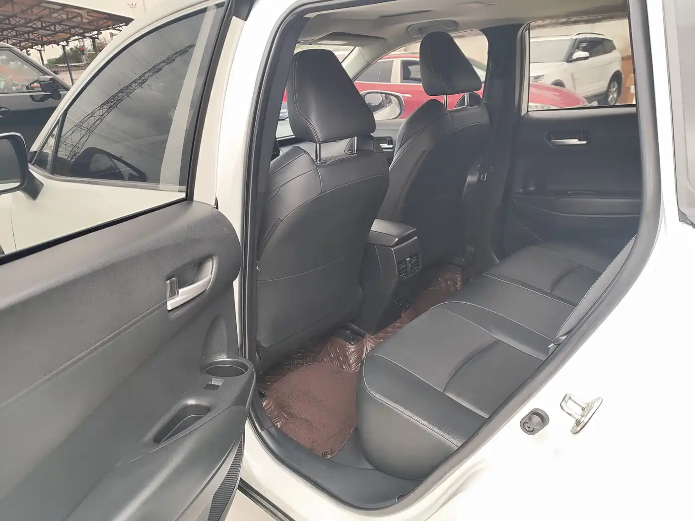 Toyota Frontlander 2023 2.0L CVT Luxury Edition фото 10
