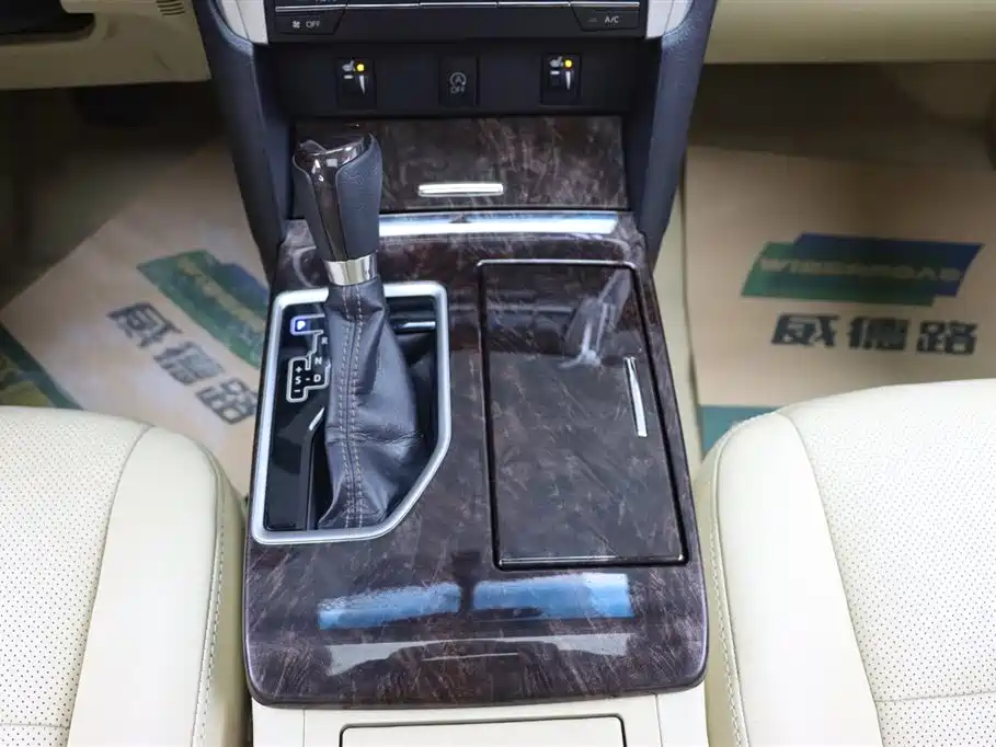 Toyota Camry 2016 2.0G 10th Anniversary Leading Edition фото 25