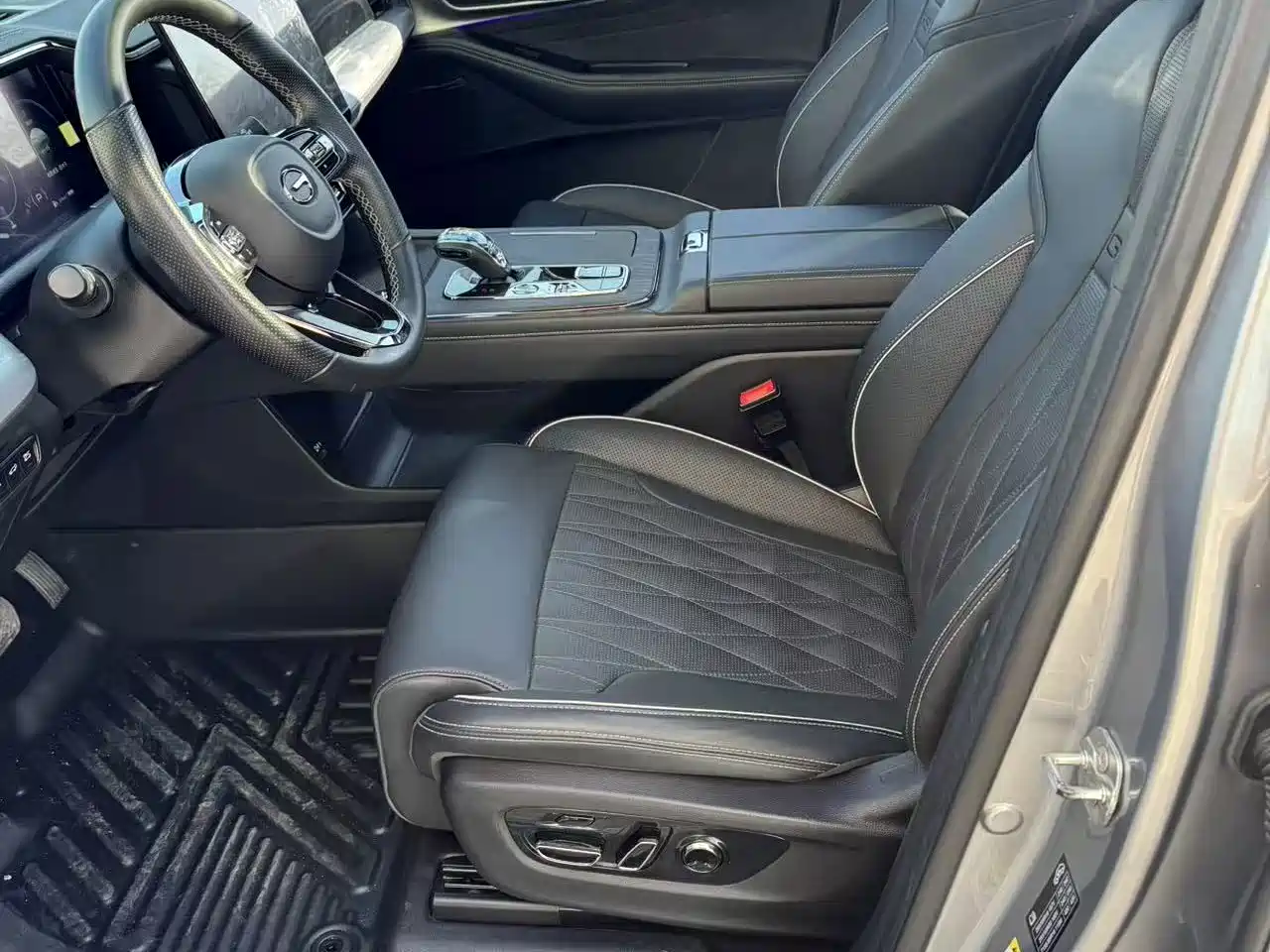 GAC Trumpchi Trumpchi GS8 2022 Dual Engine Series 2.0TM 2WD Premium Edition (7-Seater) фото 5