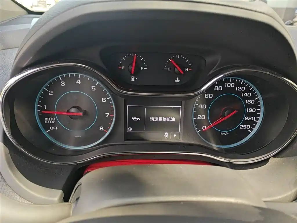 Chevrolet Cruze 2017 1.5L Hatchback Auto Style фото 4