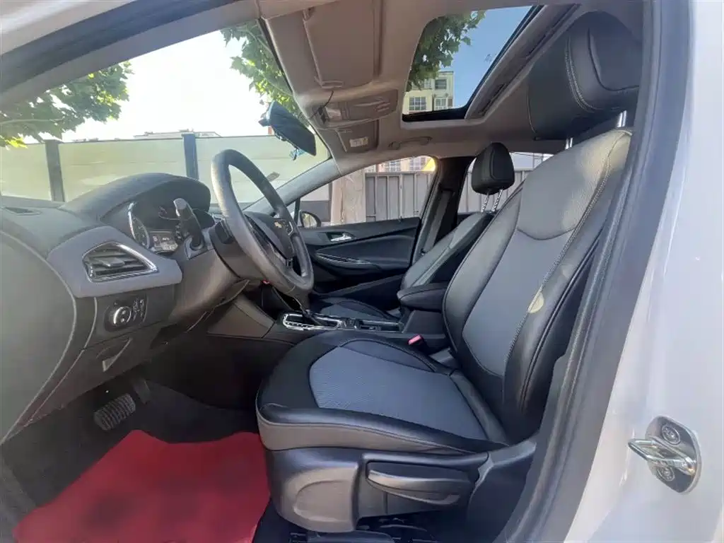 Chevrolet Cruze 2017 1.5L Hatchback Auto Style фото 14