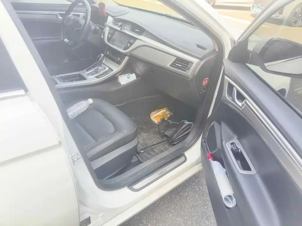 Фото 13 - Geely Emgrand GL
