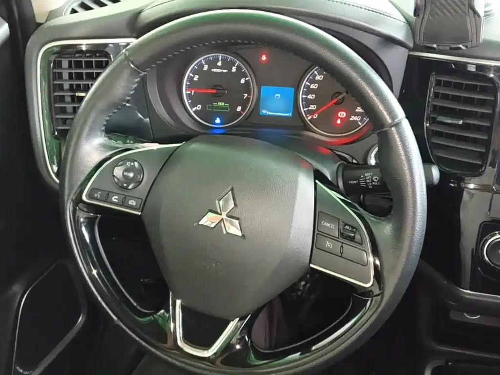 MITSUBISHI OUTLANDER