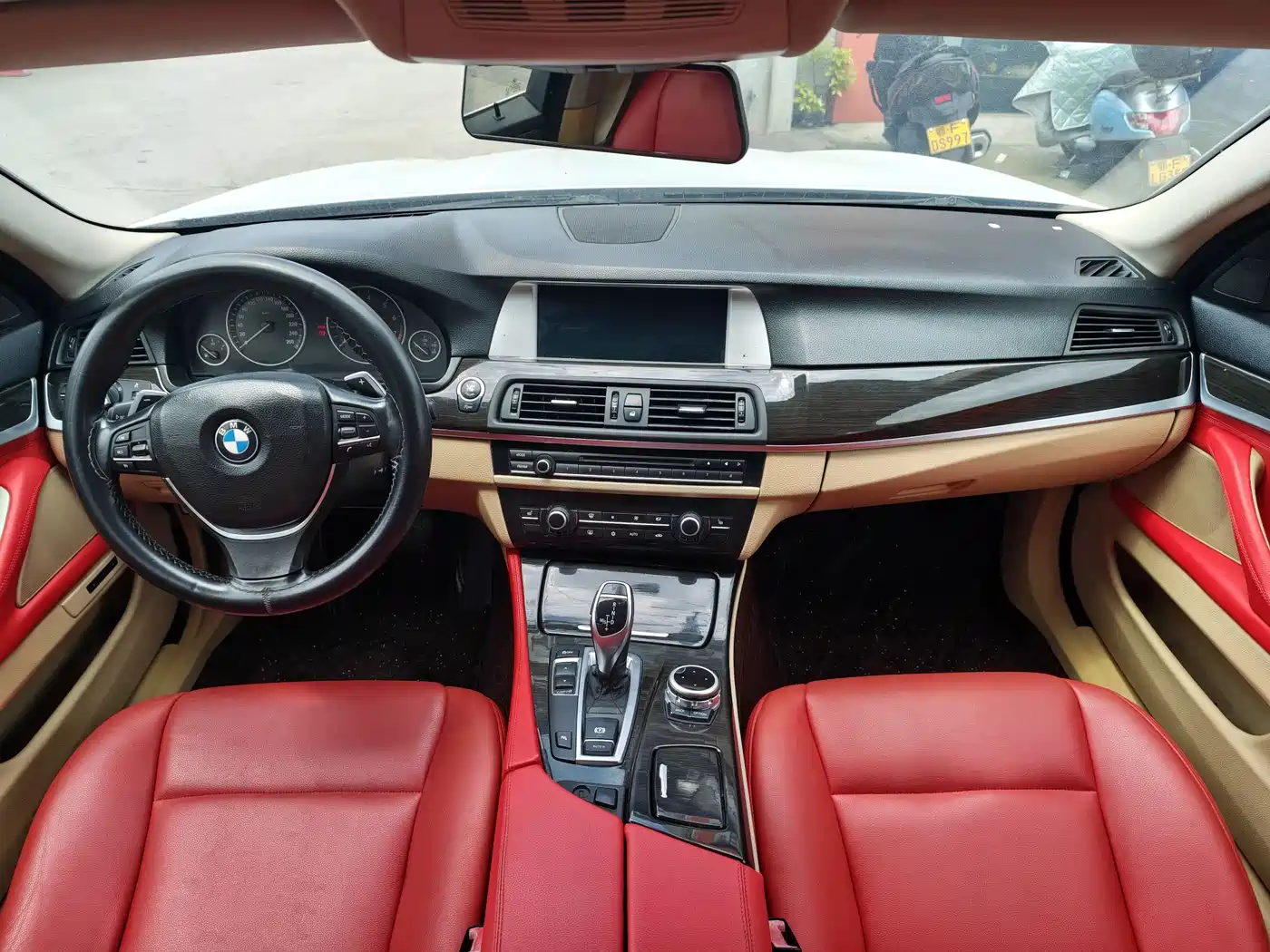 BMW 5 Series 2013 535Li Leadership фото 7