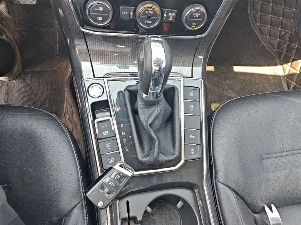 Volkswagen Passat 2017 330TSI DSG Luxury фото 14