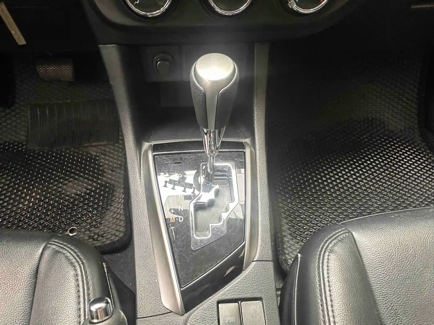 Toyota Levin 2014 1.6G CVT Elite Edition фото 14
