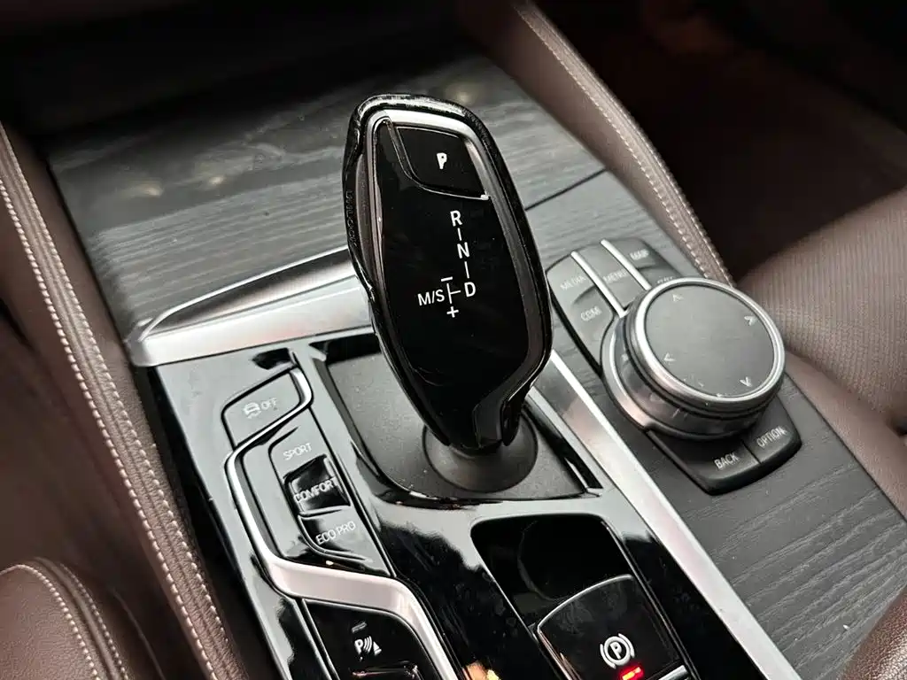 BMW 5 Series 2022 530Li Exclusive M Sport Package фото 16