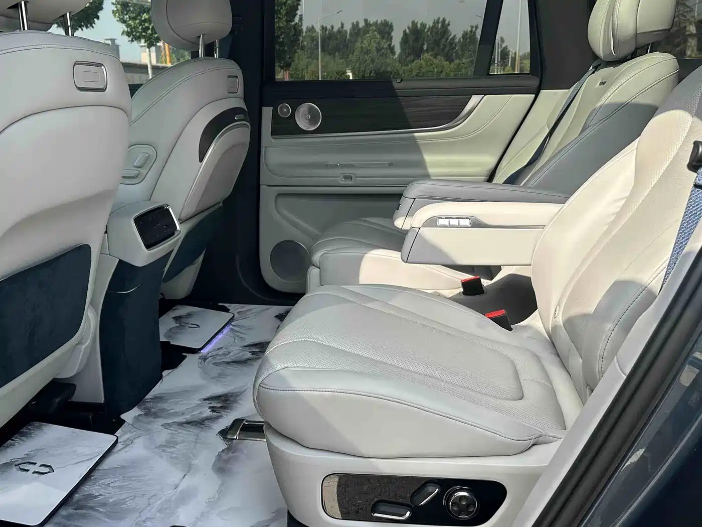 AITO Wenjie AITO M9 2024 Extended Range Ultra 42kWh 6-Seater фото 8