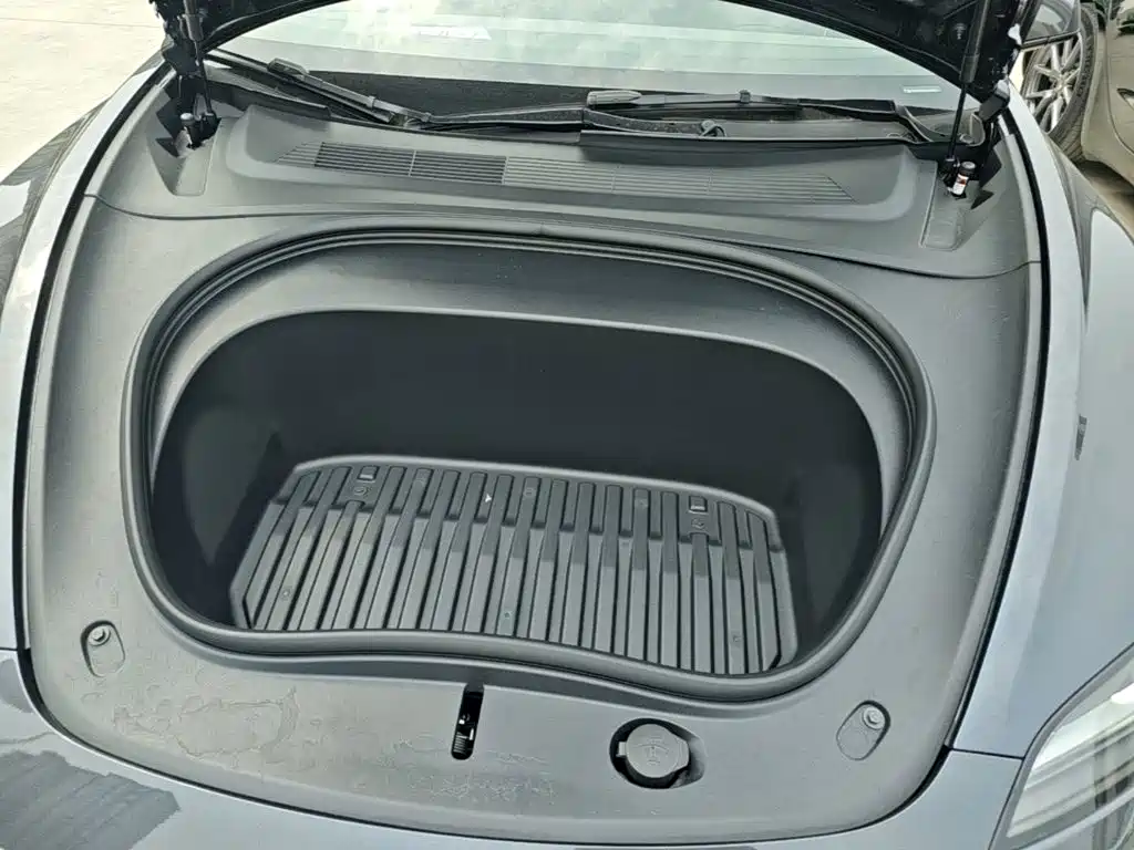 Фото 20 - Tesla Model 3