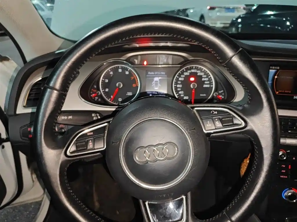 Audi A4L 2015 35 TFSI Auto Standard фото 3