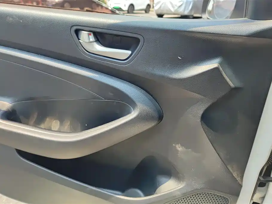 Hyundai Verna 2017 1.4L Manual Color Sunroof Edition (China V) фото 7