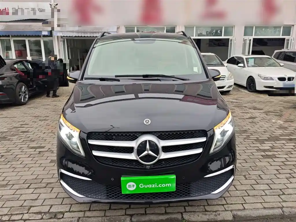 Mercedes-Benz V-Class 2021 V 260 L Long Wheelbase Premium Edition фото 3