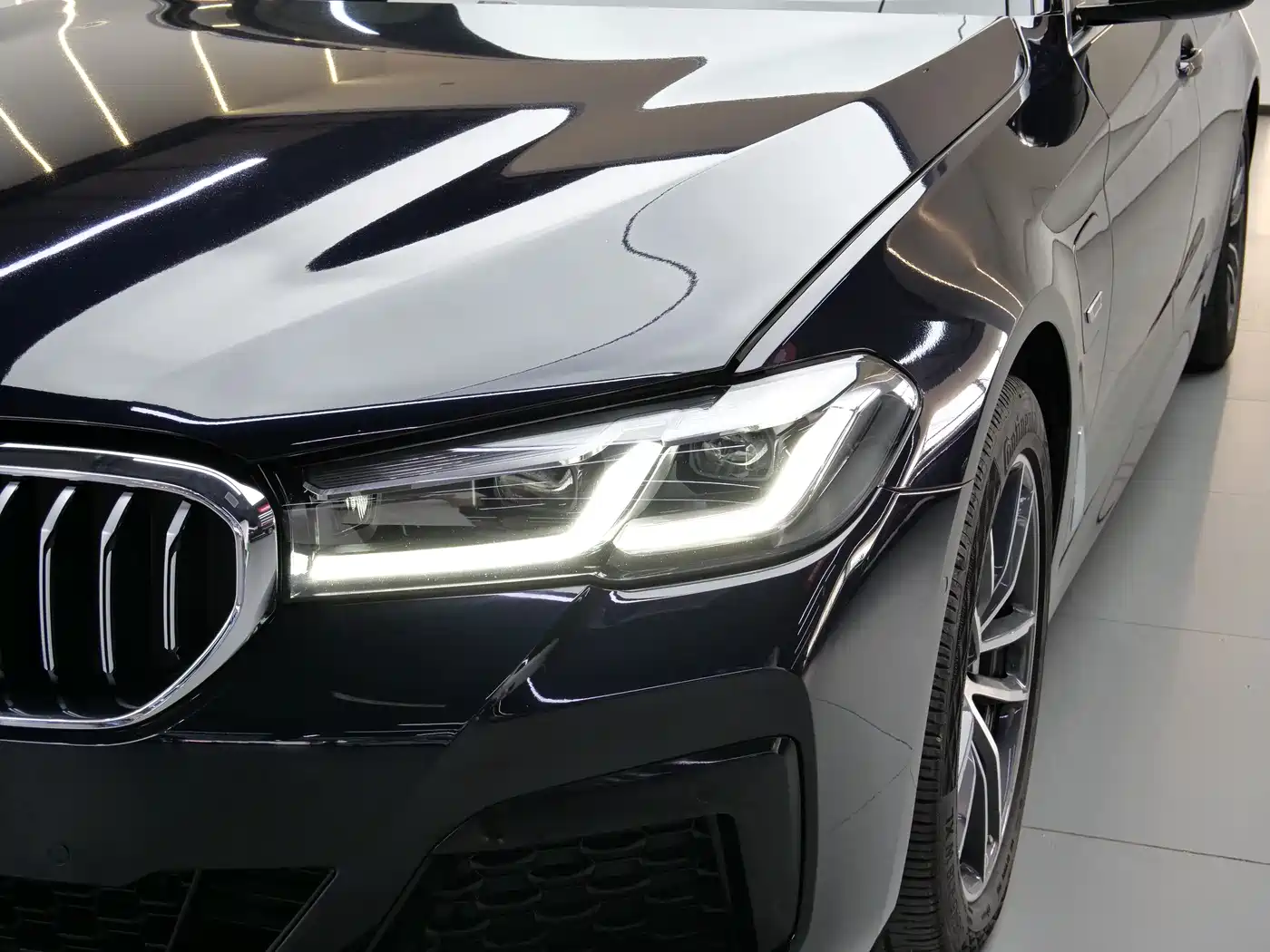 BMW 5 Series New Energy 2022 535Le M Sport Package фото 25