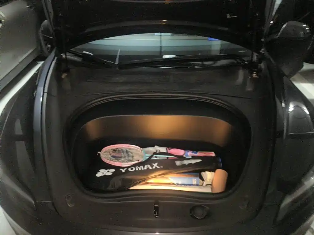 Фото 3 - Tesla Model 3