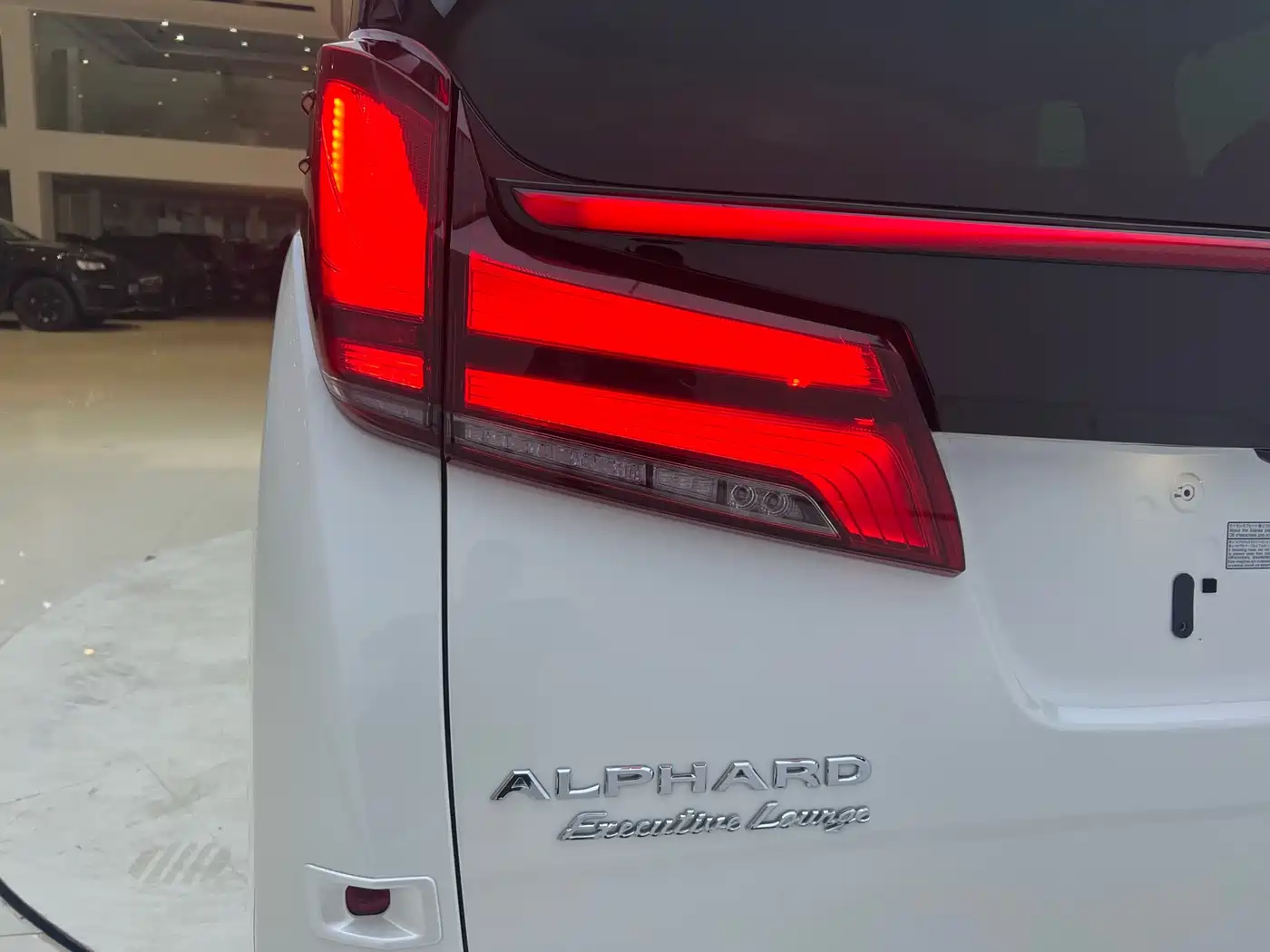 Toyota Alphard 2021 Hybrid 2.5L Luxury фото 8