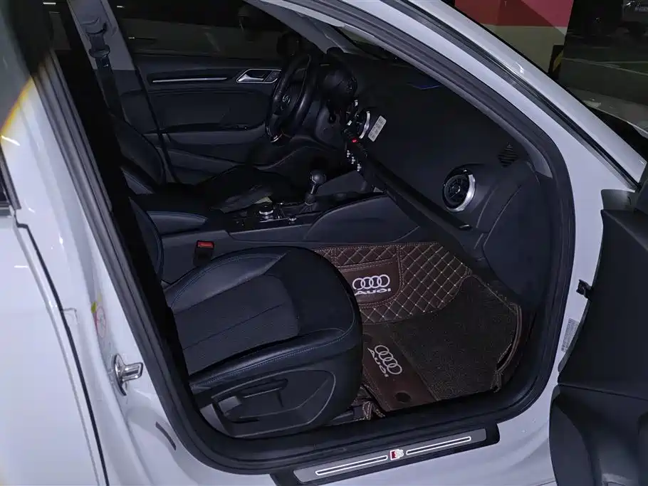 Audi A3 2018 30th Anniversary Sportback 35 TFSI Fashion фото 8