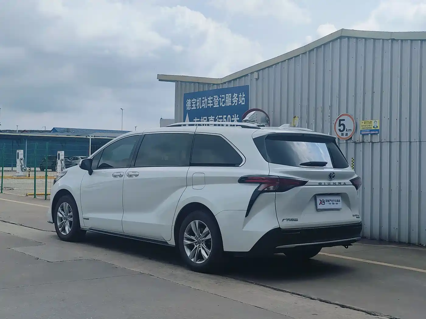 Toyota Sienna 2021 2.5L Hybrid Ultimate Edition фото 6