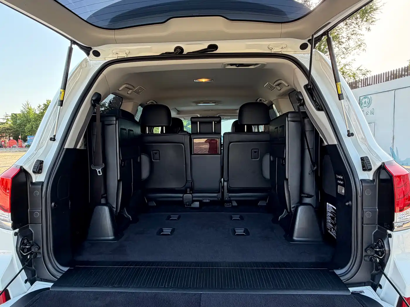Lexus LX 2013 570 фото 28