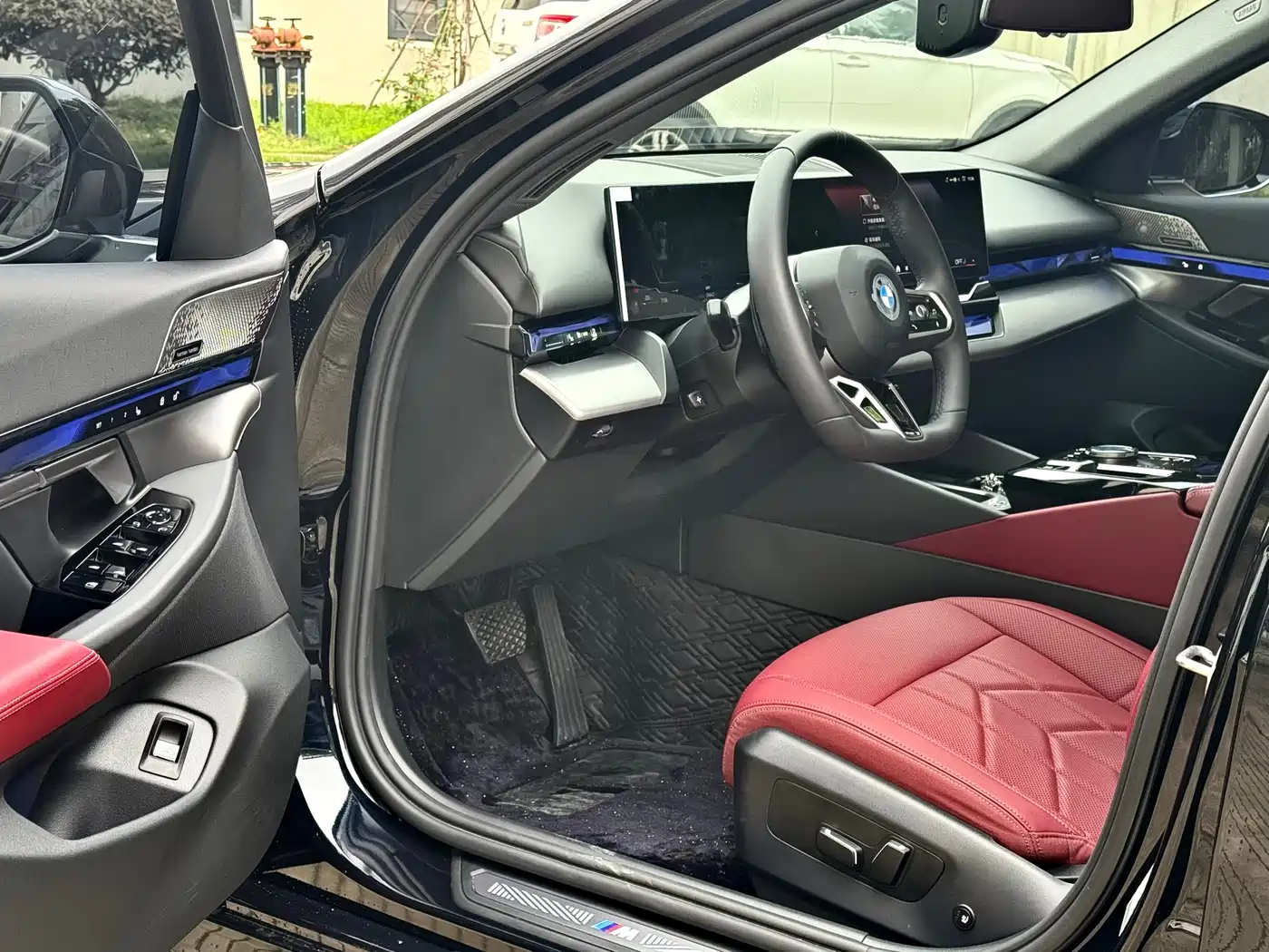 BMW 5 Series 2024 525Li Luxury Package фото 5