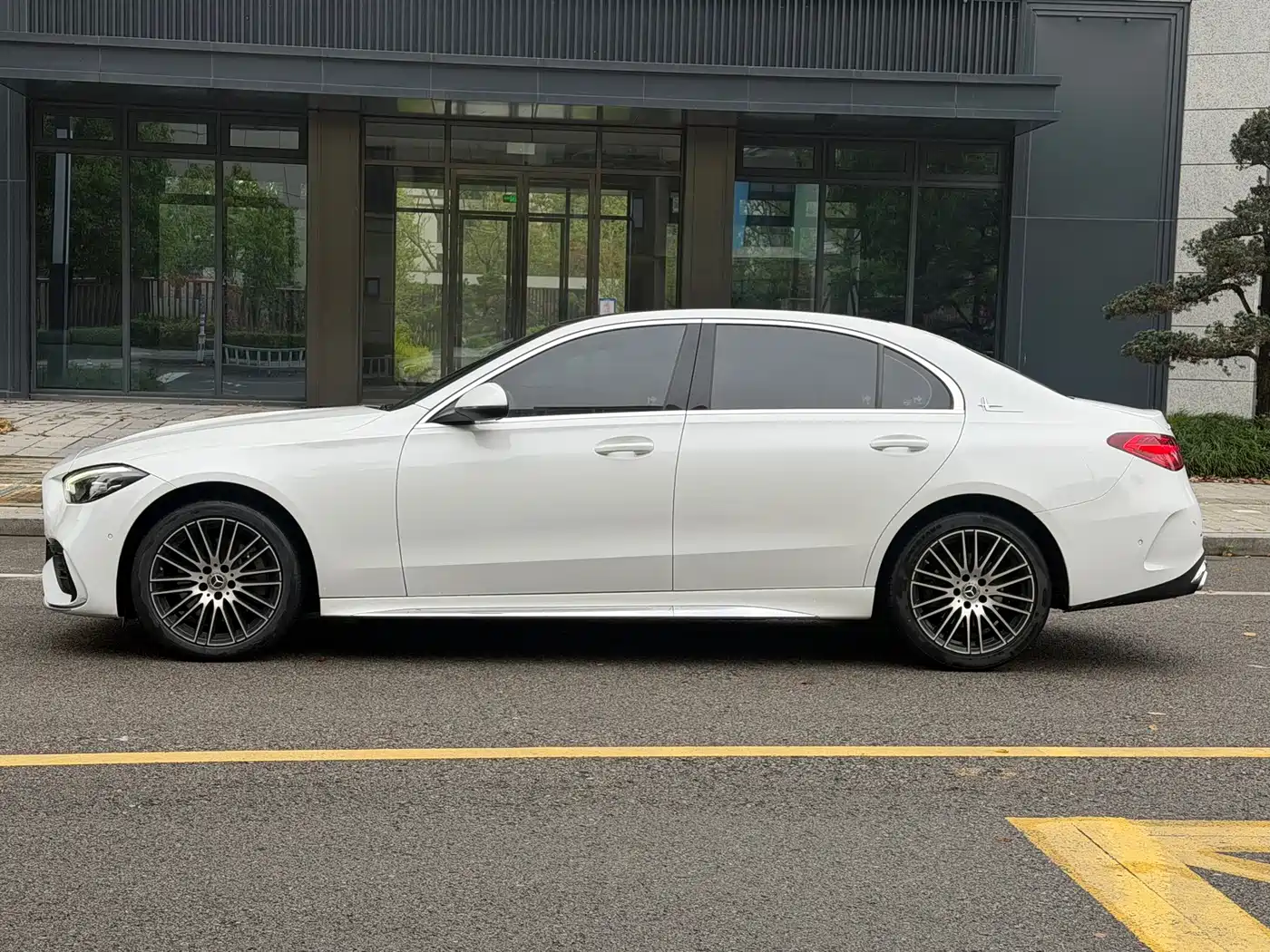 Mercedes-Benz C-Class 2022 C 260 L Sport Edition фото 3