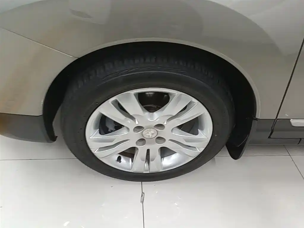 Peugeot 3008 2015 1.6THP Automatic Classic Edition фото 23