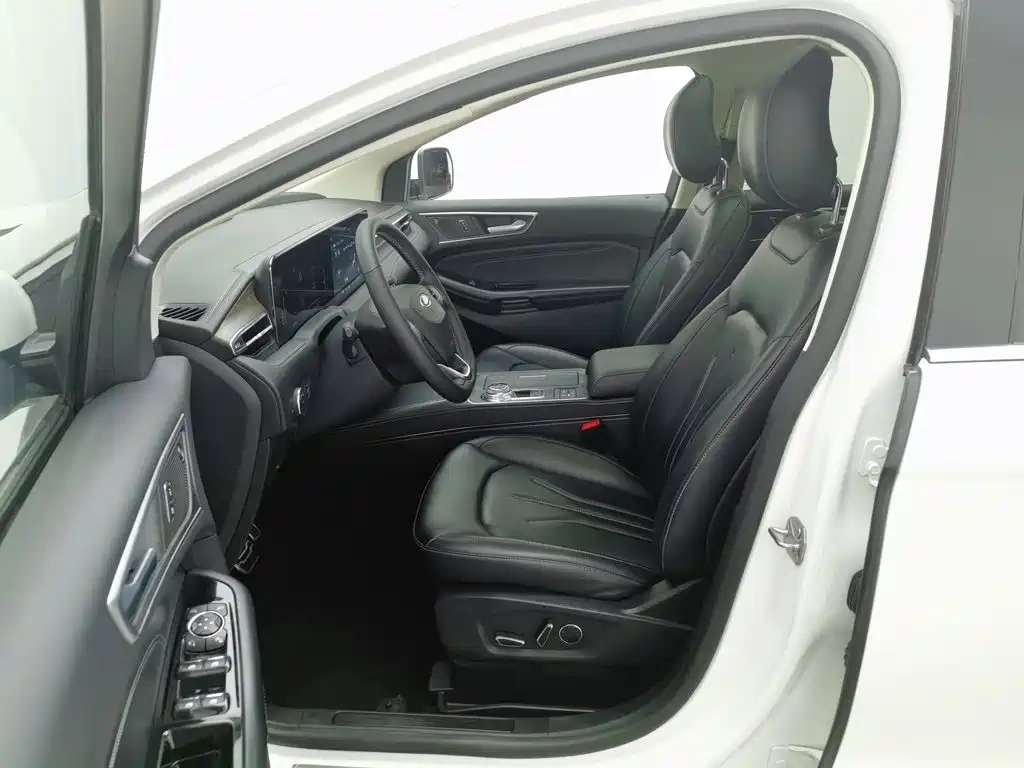 Фото 10 - Ford Edge