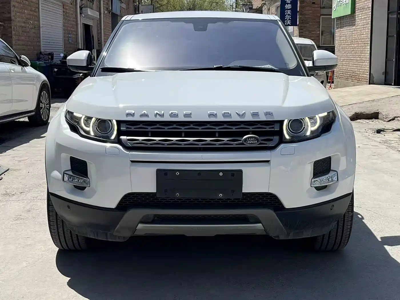 Land Rover Range Rover Evoque 2015 2.0T 5-Door Intelligent Edition фото 8
