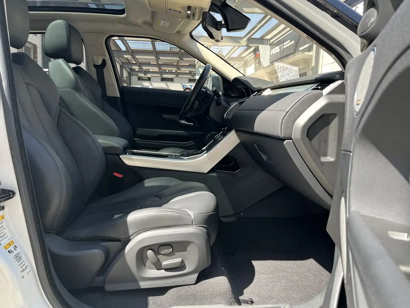Land Rover Range Rover Evoque 2015 2.0T 5-Door Intelligent Edition фото 15