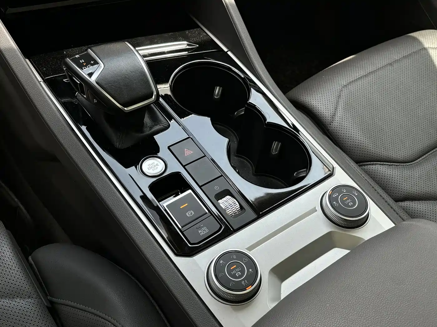 Volkswagen Touareg 2020 2.0TSI Rui Shang Edition China VI фото 18