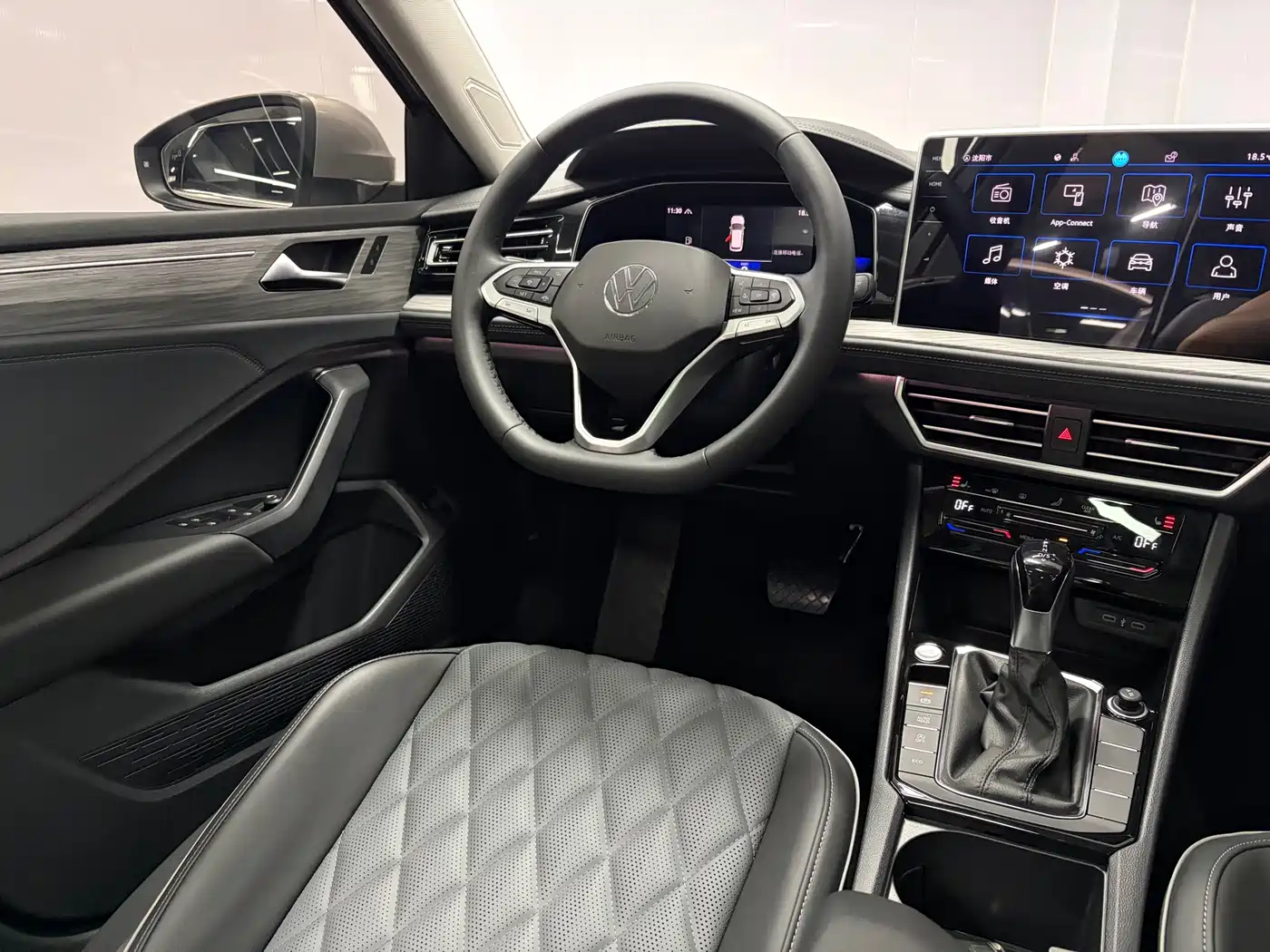 Volkswagen Sagitar 2023 280TSI DSG Excellence Plus Edition фото 8