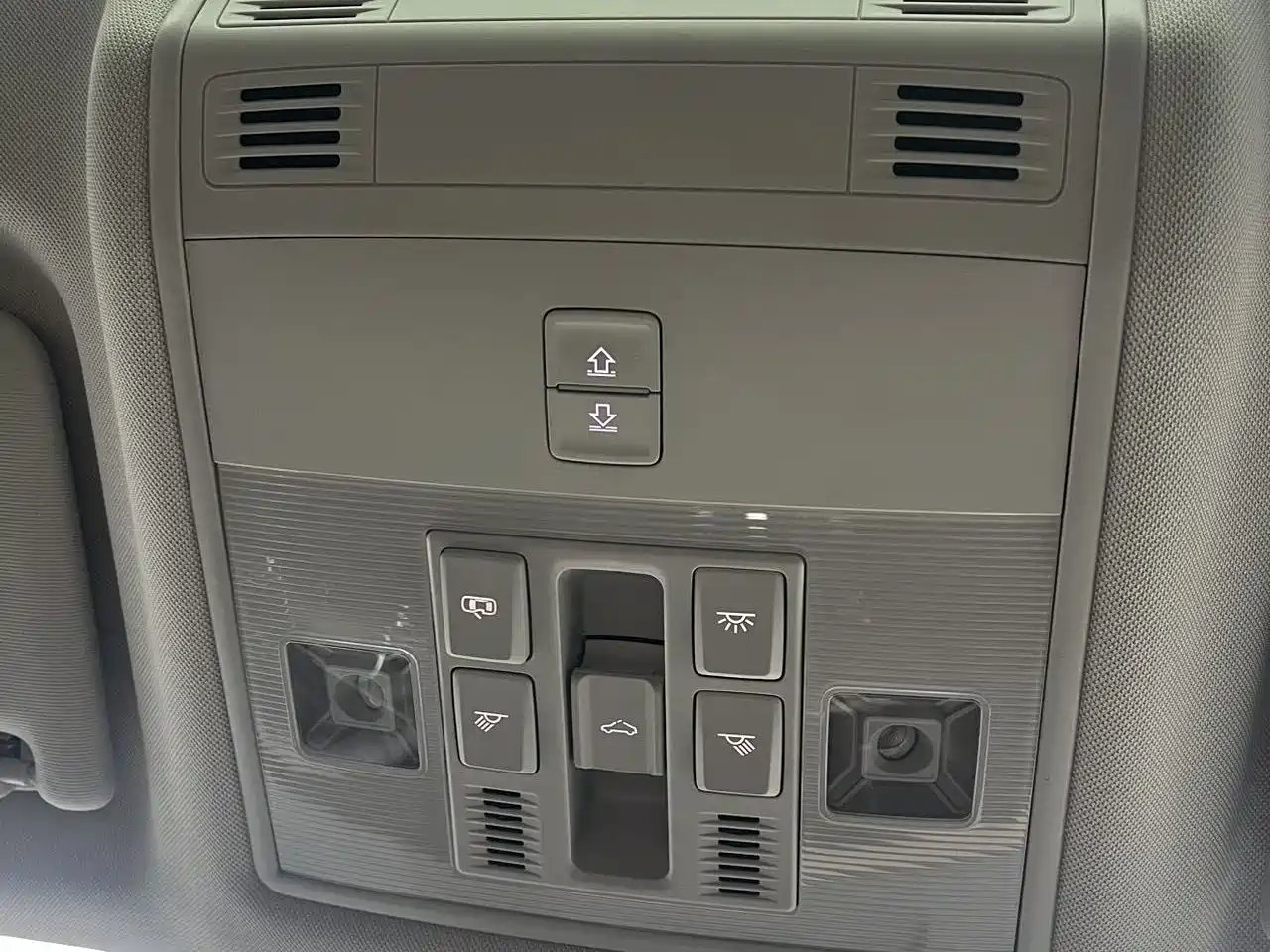 Volkswagen Tharu 2022 280TSI FWD Luxury Edition фото 12