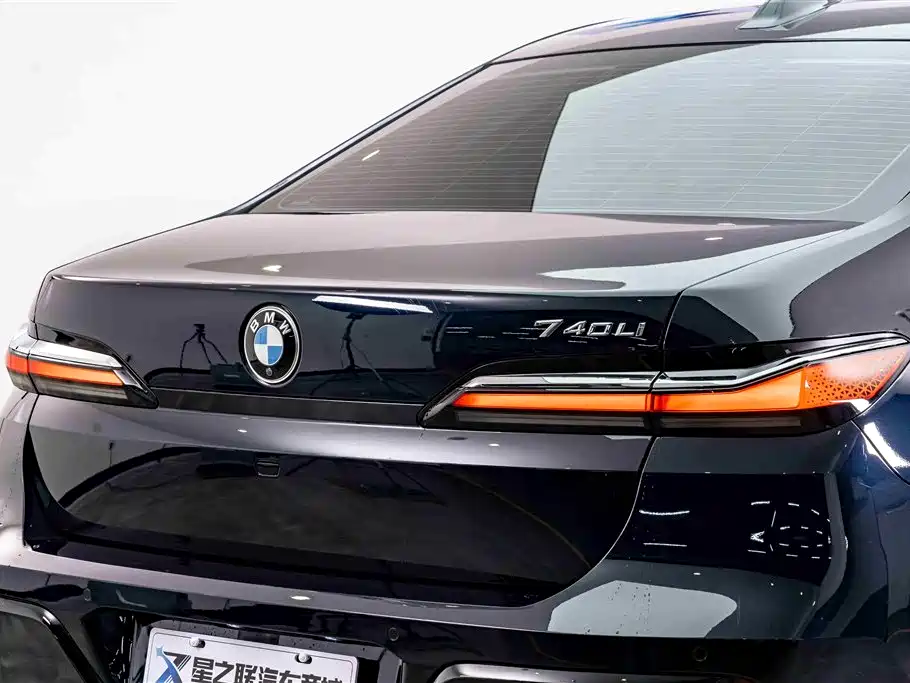 BMW 7 Series 2023 Facelift 740Li Exclusive M Sport Package фото 8