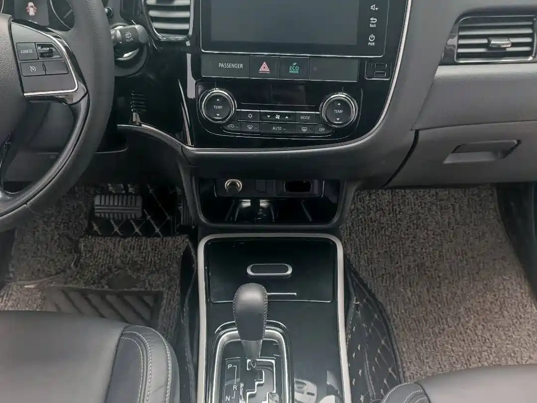 Mitsubishi Outlander 2019 2.0L 2WD Enjoy 5-Seater China VI фото 15