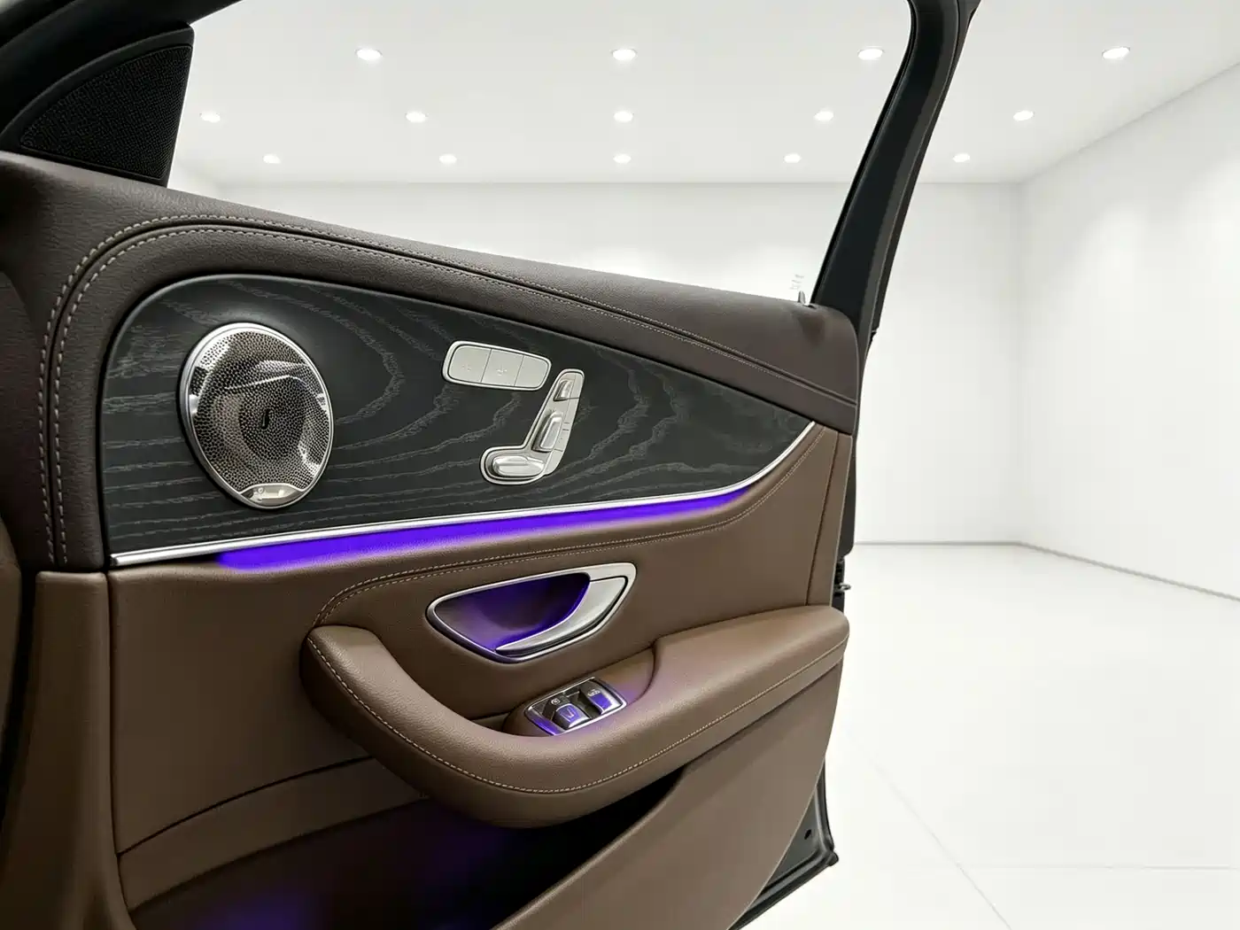 Mercedes-Benz E-Class 2023 E 300 L Fashion фото 8