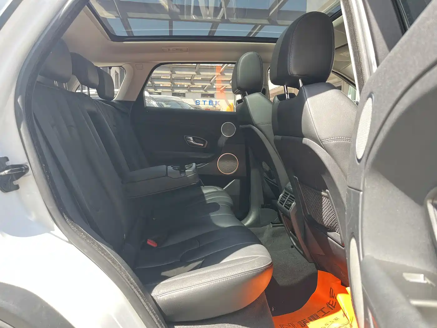 Land Rover Range Rover Evoque 2015 2.0T 5-Door Intelligent Edition фото 14