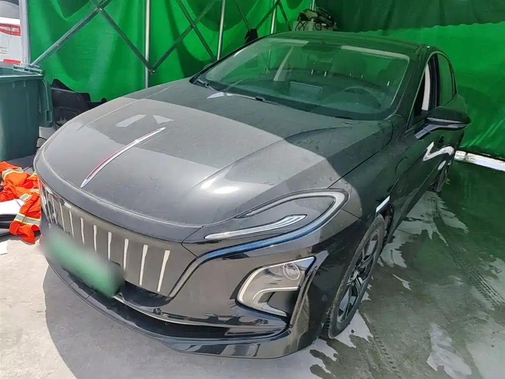 Hongqi E-QM5 2021 Charging Flag Joy Edition